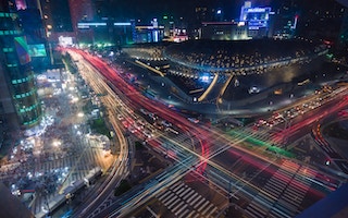 Electric_Cars_Rise_Night_Traffic_Korea